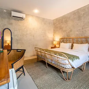 *** Hotel Little Boutique - 30m From Indonesia